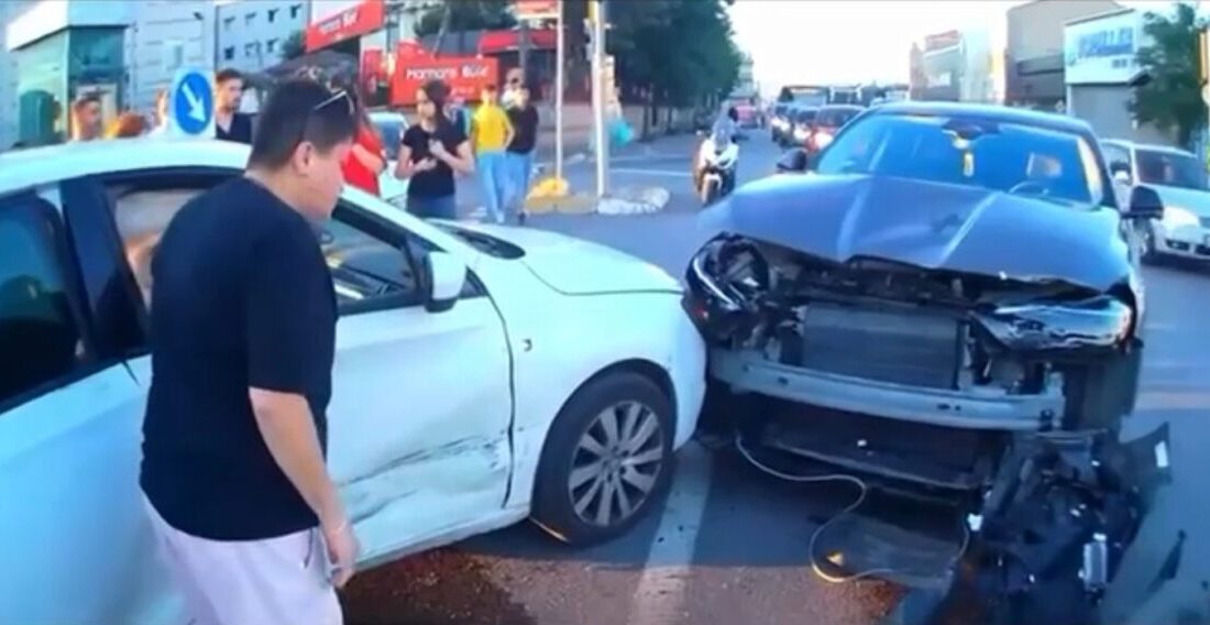 Ümraniye’de meydana gelen bir trafik kazasında kırmızı ışık ihlali yapan