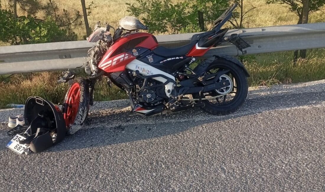 Uşak’ın Banaz ilçesinde meydana gelen trafik kazasında motosiklet sürücüsü, kamyona