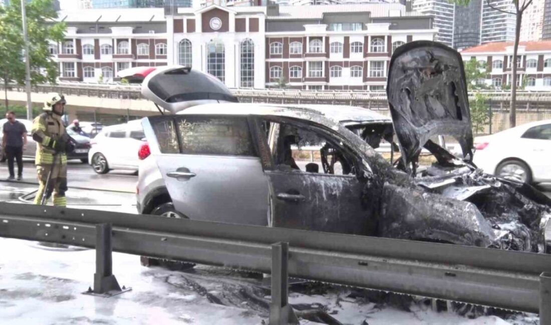 Üsküdar’da seyir halindeyken alevlerin içinde kalan bir SUV araç tamamen