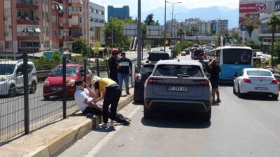 Antalya’da meydana gelen zincirleme kazada 1 kişi yaralandı. Olay, Muratpaşa