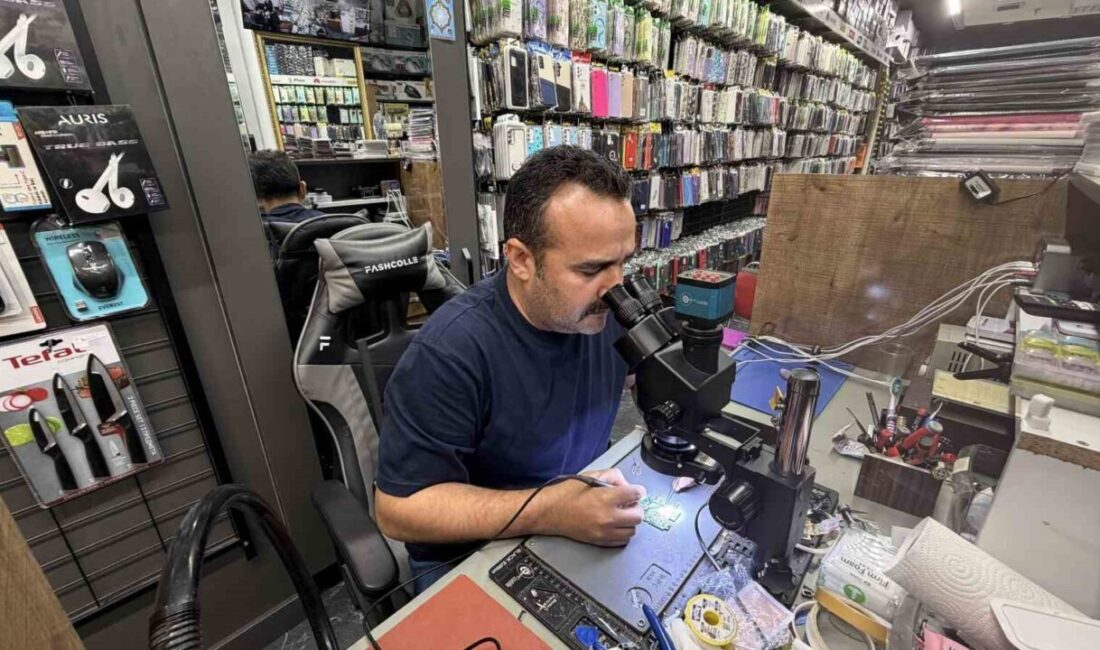 Kayseri’de 30 yıldan uzun süredir cep telefonu teknik servis sektöründe