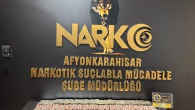 Afyonkarahisar’da polis operasyonunda 3 bin 159 uyuşturucu hap ele geçirilirken,