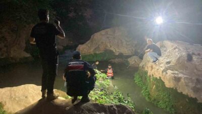 Mersin’de bir vadi içerisinde akıntıya kapılarak kaybolan 15 yaşındaki çocuk