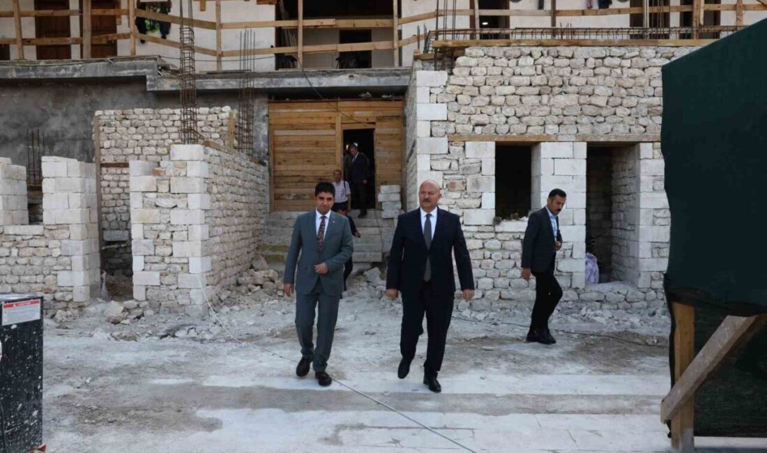 Adıyaman Valisi Abdullah Küçük, tarihî dokusuyla dikkat çeken Tuz Hanı’ndaki
