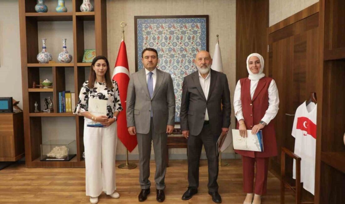 Kütahya Valisi Musa Işın, Ulu Camii’nde uygulanan Karekod Destekli Dijital