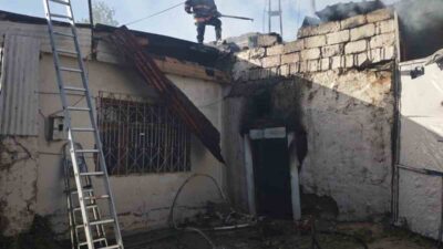 Van’ın İpekyolu ilçesinde bir odunlukta başlayan yangın, itfaiye ekipleri tarafından