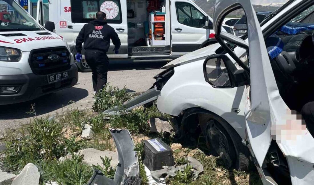 Van’da, Çaldıran ilçesi Özalp yol ayrımında meydana gelen trafik kazasında