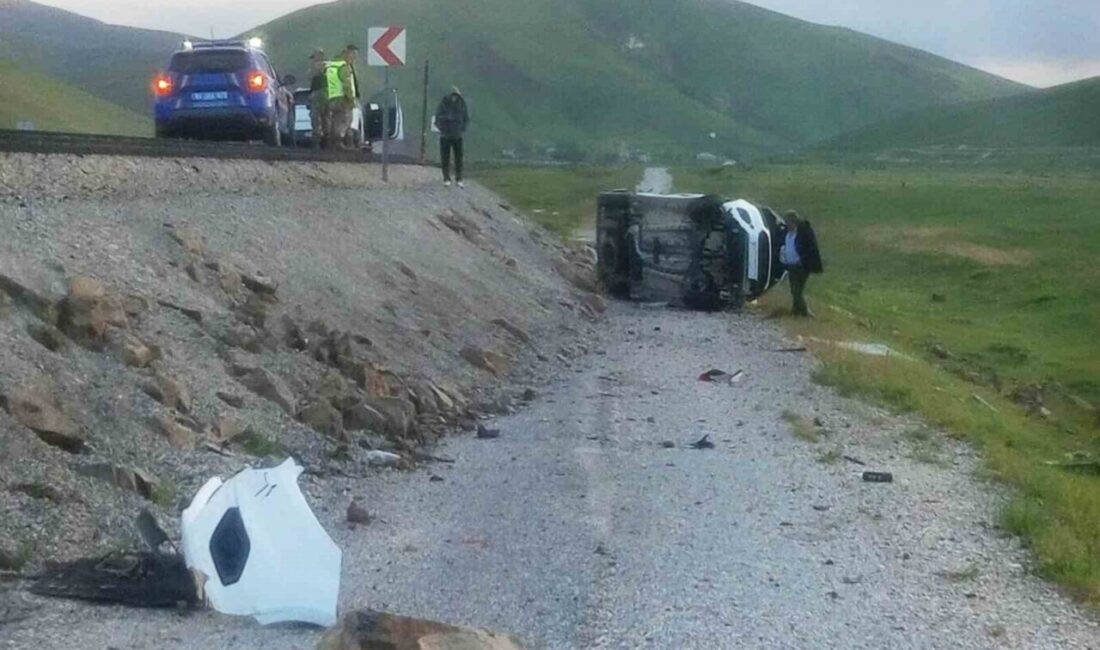 Van’ın Muradiye ilçesinde meydana gelen bir kazada kamyonetin şarampole yuvarlanması