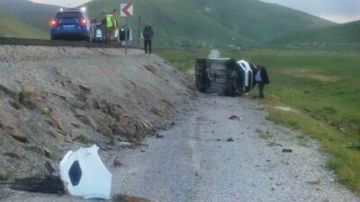 Van’ın Muradiye ilçesinde meydana gelen bir kazada kamyonetin şarampole yuvarlanması