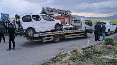 Van’ın Çaldıran ilçesinde gerçekleşen trafik kazasında, sabah saatlerinde Özalp yol