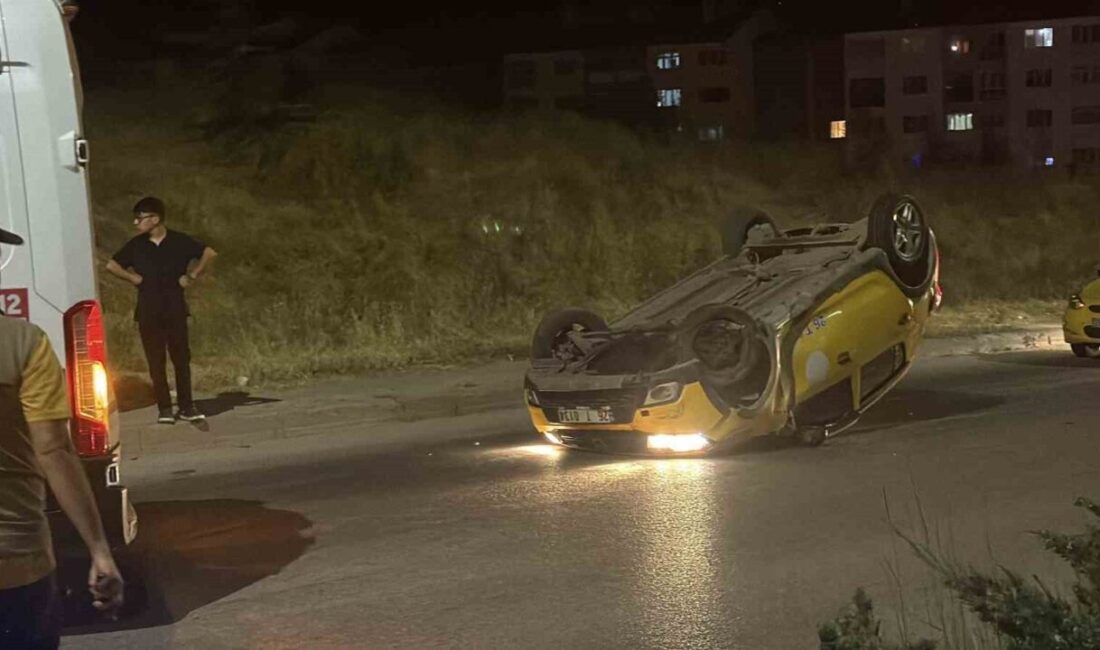Eskişehir’de bir ticari taksi, Gültepe Mahallesi’nde virajı alamayarak ters döndü.