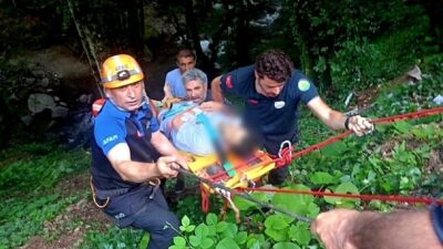 Yalova ilinin Termal ilçesinde şoförü, motosikletiyle yaklaşık 30 metre derinliğinde