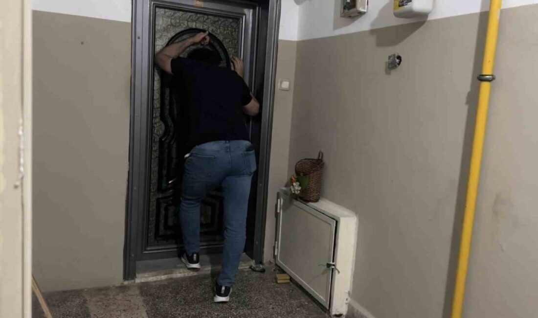 Samsun’da, 24 yaşındaki E.Ç. isimli genç, evinde bazı eşyaları ateşe