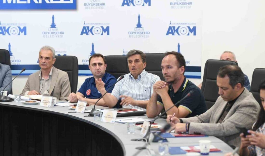 İzmir Büyükşehir Belediyesi liderliğinde toplanan kamu kurumları ve 30 ilçe