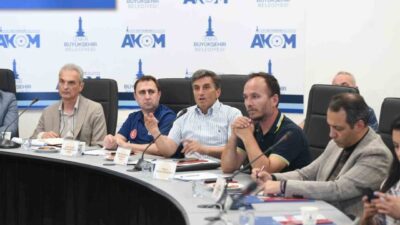 İzmir Büyükşehir Belediyesi liderliğinde toplanan kamu kurumları ve 30 ilçe