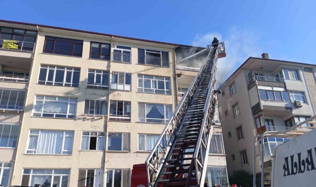Karamürsel ilçesindeki bir apartmanın en üst katında çıkan yangında mahsur