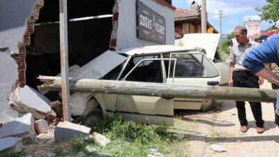 Denizli’nin Beyağaç ilçesinde meydana gelen bir trafik kazasında, yaşlı bir