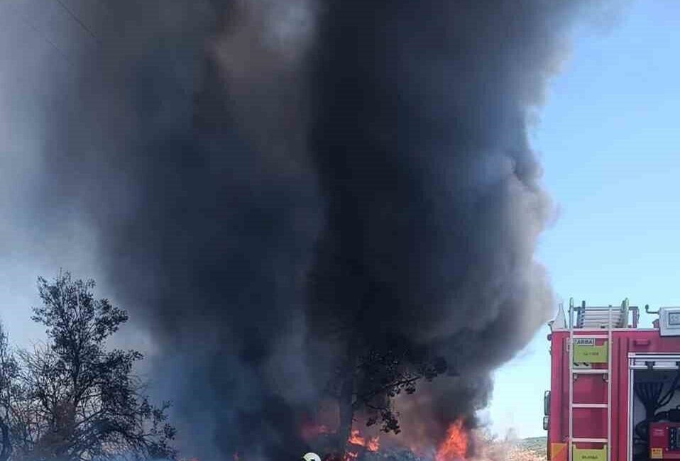 Muğla’nın Yatağan ilçesinde çöplük alanında çıkan yangın, itfaiye ve orman