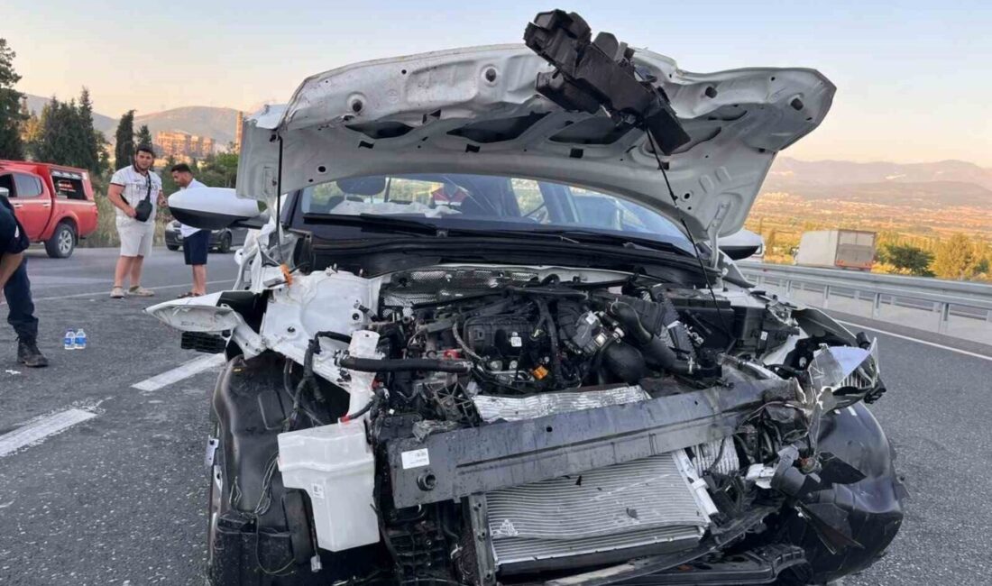 Yatağan-Milas karayolu Eskihisar Rampası’nda meydana gelen trafik kazasında bir otomobilin
