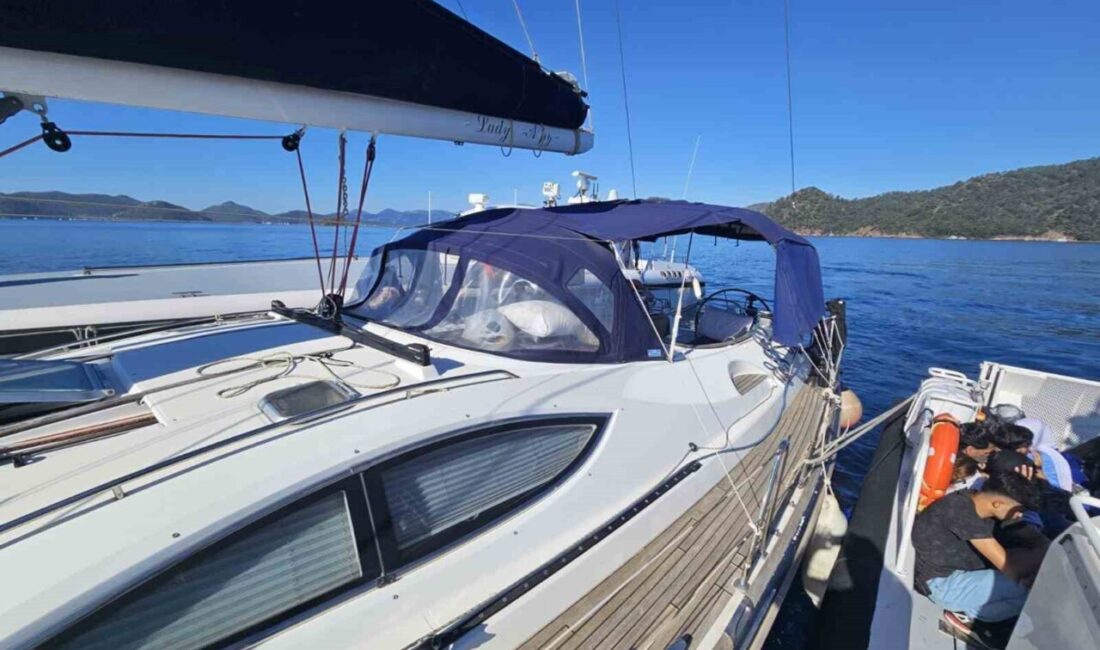Fethiye Göcek açıklarında seyreden bir yelkenli teknede 36 kişi yakalandı.