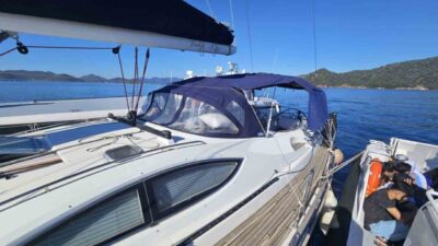 Fethiye Göcek açıklarında seyreden bir yelkenli teknede 36 kişi yakalandı.