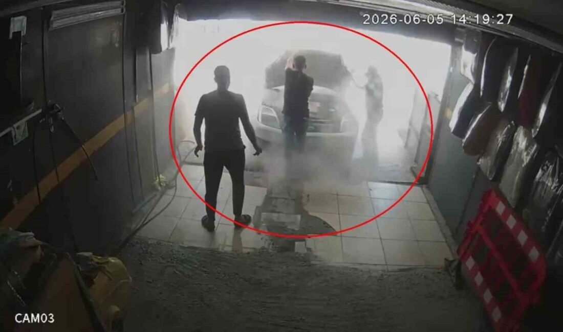 Hatay’daki bir oto yıkama işletmesinde yaşanan olayda, bir müşterinin aracının