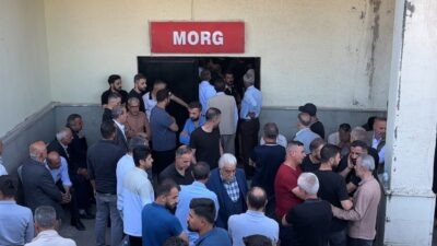 Hakkari’nin Yüksekova ilçesinde bir yolcu minibüsü ile kamyonun çarpışması sonucu