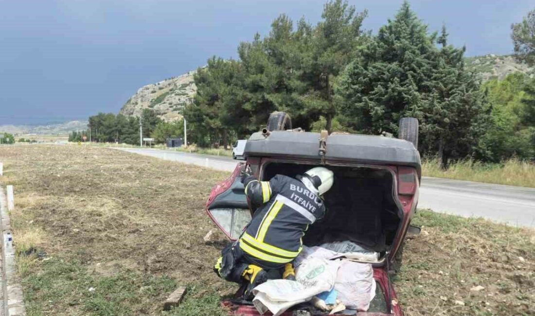 Burdur’da meydana gelen trafik kazasında, sürücüsünün kontrolünü kaybettiği otomobilin takla