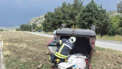 Burdur’da meydana gelen trafik kazasında, sürücüsünün kontrolünü kaybettiği otomobilin takla