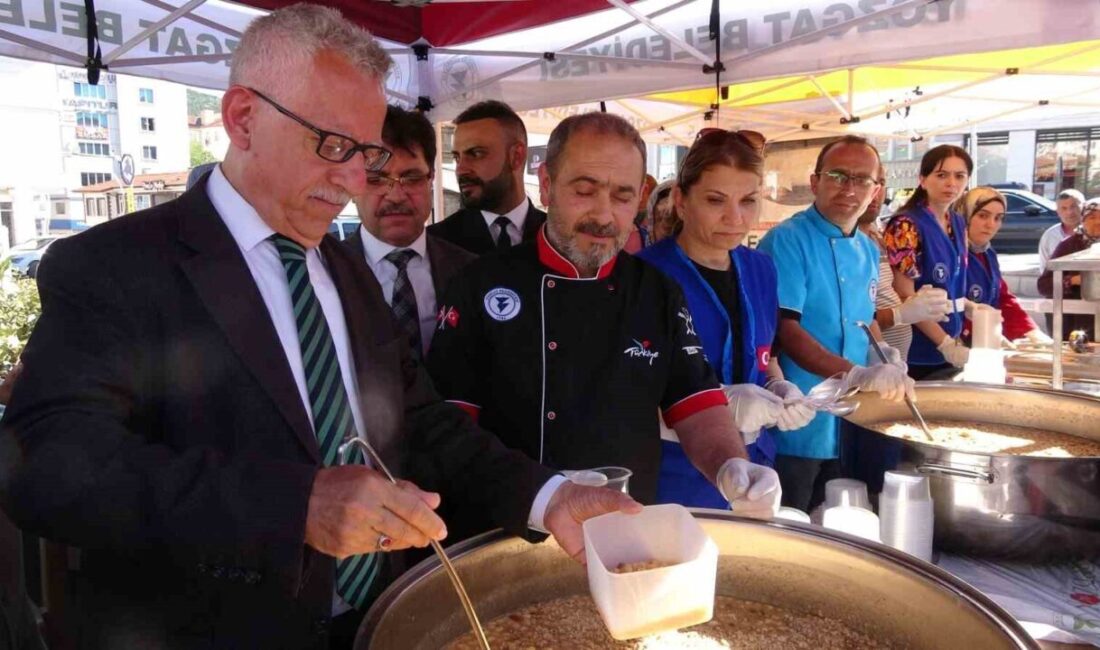 Yozgat Belediyesi, geleneksel aşure dağıtımı etkinliği düzenleyerek Muharrem ayını kutladı.