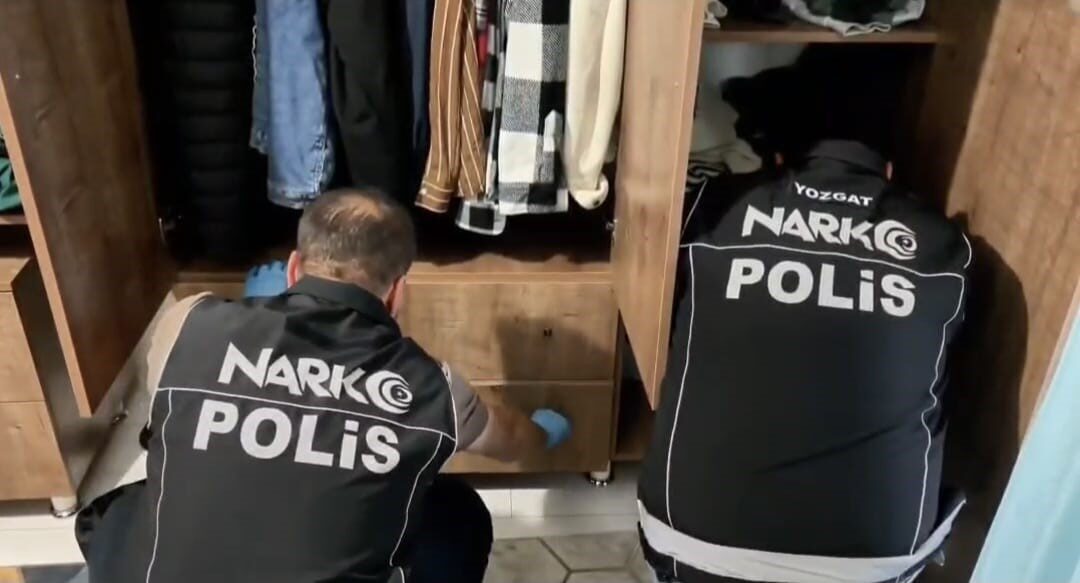 Yozgat Emniyet Müdürlüğü ekipleri, uyuşturucuyla mücadele kapsamında gerçekleştirdikleri operasyonda 4
