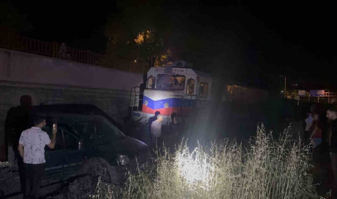Elazığ’da bir kontrollü hemzemin geçitte yaşanan kazada, yük treni ile