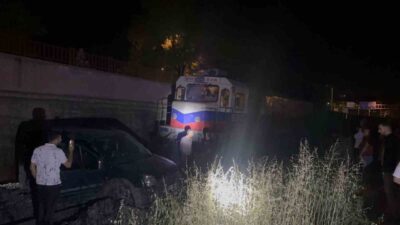 Elazığ’da bir kontrollü hemzemin geçitte yaşanan kazada, yük treni ile
