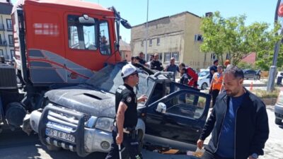 Hafif ticari aracın vincin çarpması sonucu Yüksekova ilçesinde bir kişi