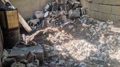 Hakkari’nin Yüksekova ilçesinde meydana gelen yangında, bir odunluk ve garajın