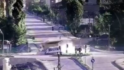 Hakkari’nin Yüksekova ilçesinde meydana gelen trafik kazasında, kamyon ile minibüsün
