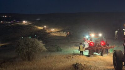 Mardin’in Mazıdağı ilçesinde meydana gelen arazi yangını, çiftçilerin ve itfaiye