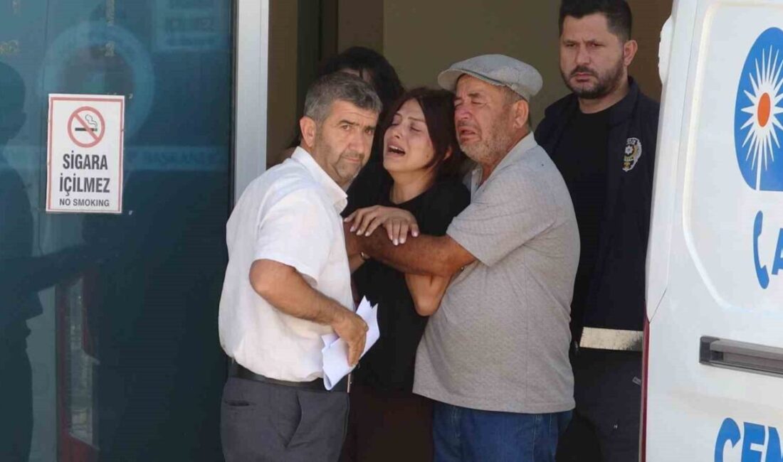 Kaş ilçesinde, balık avlamak için dalış yapan bir adam kayalıklara