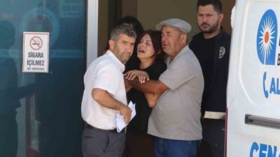 Kaş ilçesinde, balık avlamak için dalış yapan bir adam kayalıklara
