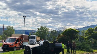 Bakacakkadı beldesinde iki otomobilin çarpışması sonucu meydana gelen kazada bir