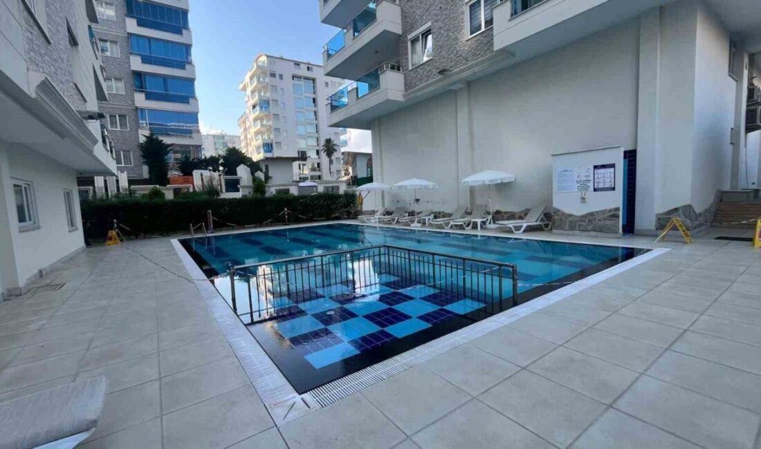Alanya’nın Mahmutlar Mahallesi’nde, 13 yaşındaki bir kız çocuğunun havuza haşema