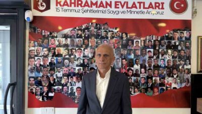 15 Temmuz gecesi TRT Harbiye binası önünde darbecilere karşı direnen