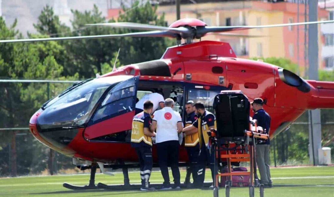 Darende ilçesinde 22 yaşındaki bir genç yüksekten düşerek yaralandı. Genç,