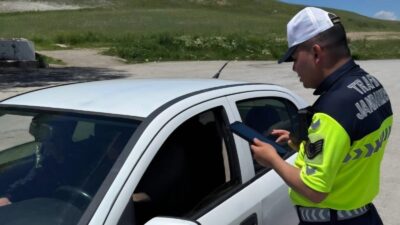 Yozgat İl Jandarma Komutanlığına bağlı trafik jandarması ekipleri, il genelinde