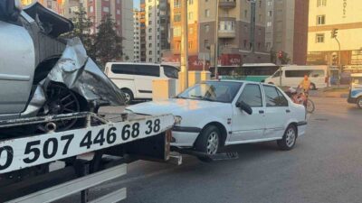 Kocasinan ilçesinde meydana gelen trafik kazasıyla ilgili polis ekipleri başka