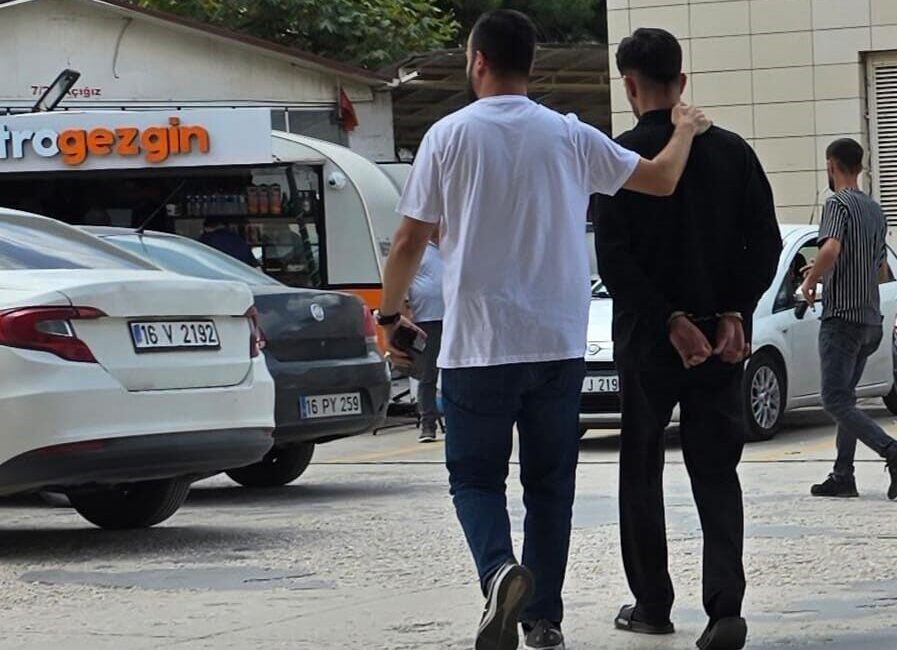 Bursa’nın İnegöl ilçesinde Narkotik Büro Amirliği ekipleri tarafından düzenlenen operasyonda,