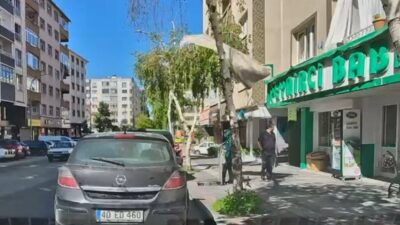 Erzurum’un Yakutiye ilçesinde, bir binanın yedinci katından düşen bir halı,