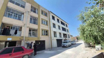 Eskişehir’de, 3 yaşındaki bir kız çocuğu, 3. kattaki evlerinin penceresinden