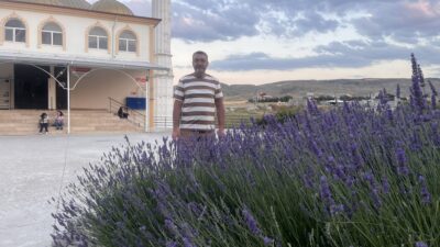 Kırşehir’in Çiçekdağı ilçesinde yer alan Mahsenli Ali Efendi Camii, çevre