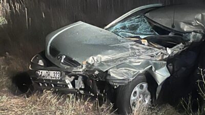 Keklik Ali mevkiinde meydana gelen trafik kazasında, otomobilin traktöre arkadan